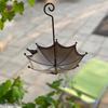 Mangiatoia per Uccelli a Forma di Ombrello Decorativa in Metallo da Esterno Appesa Mangiatoia per Colibrì a Ombrello Rovesciato Vassoio con Gancio per Cortile Balcone