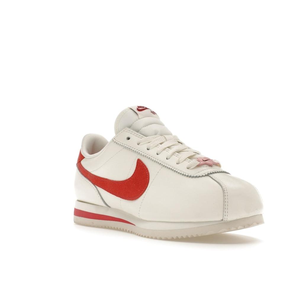 Nike Cortez Valentinstag 2024 Damen Sneaker Creme Sail Adobe FZ5167-133
