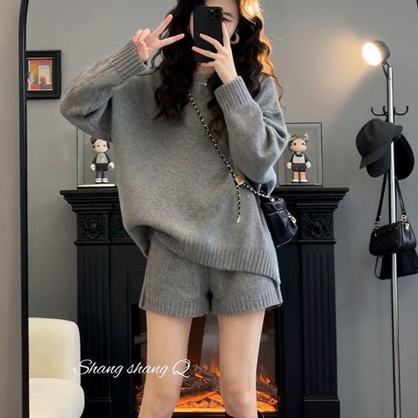 Grauer Freizeit-Pullover und Strick-Shorts-Set im koreanischen Stil für Damen