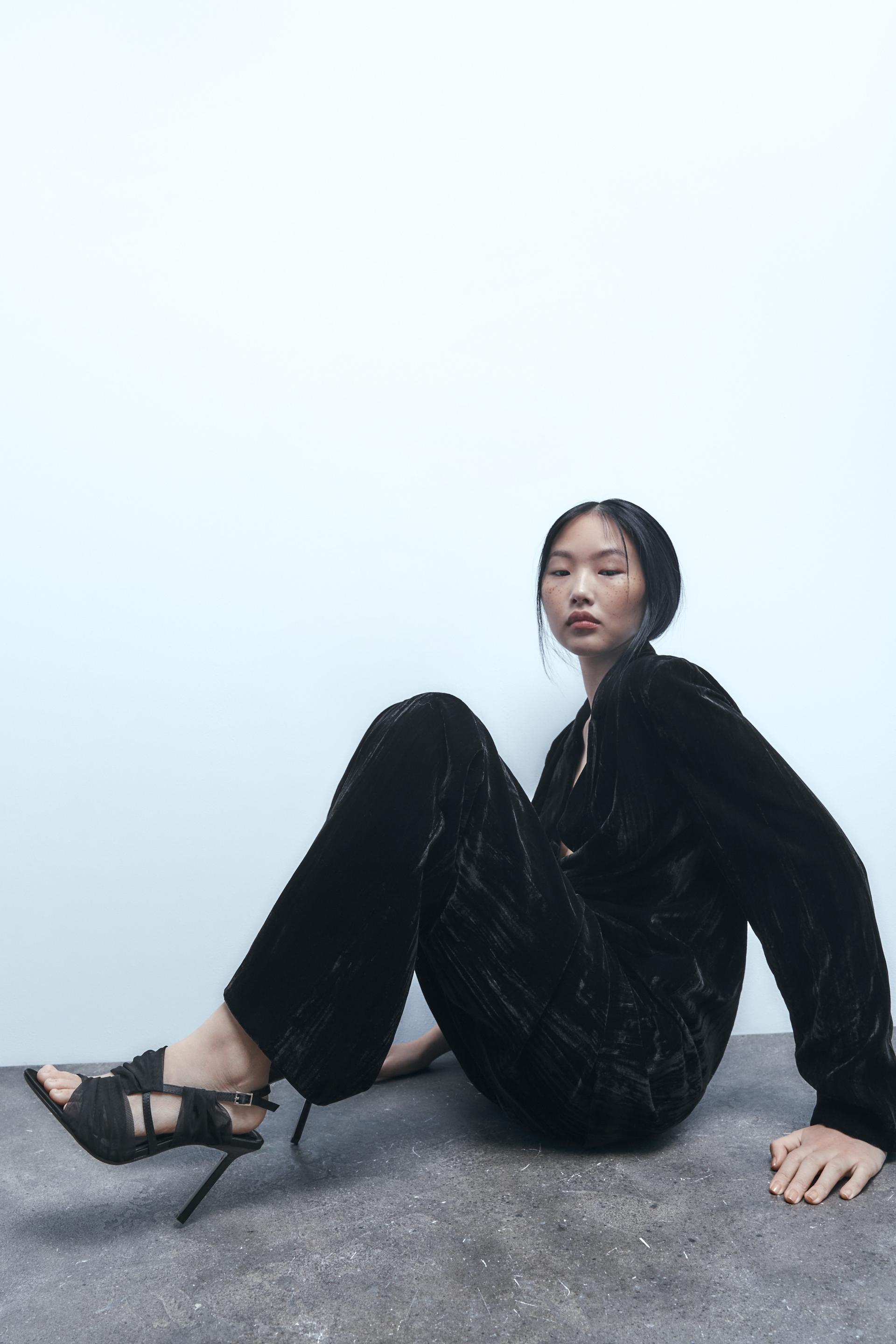 

САНДАЛИИ НА ВЫСОКИХ КАБЛУКАХ ИЗ ТКАНИ