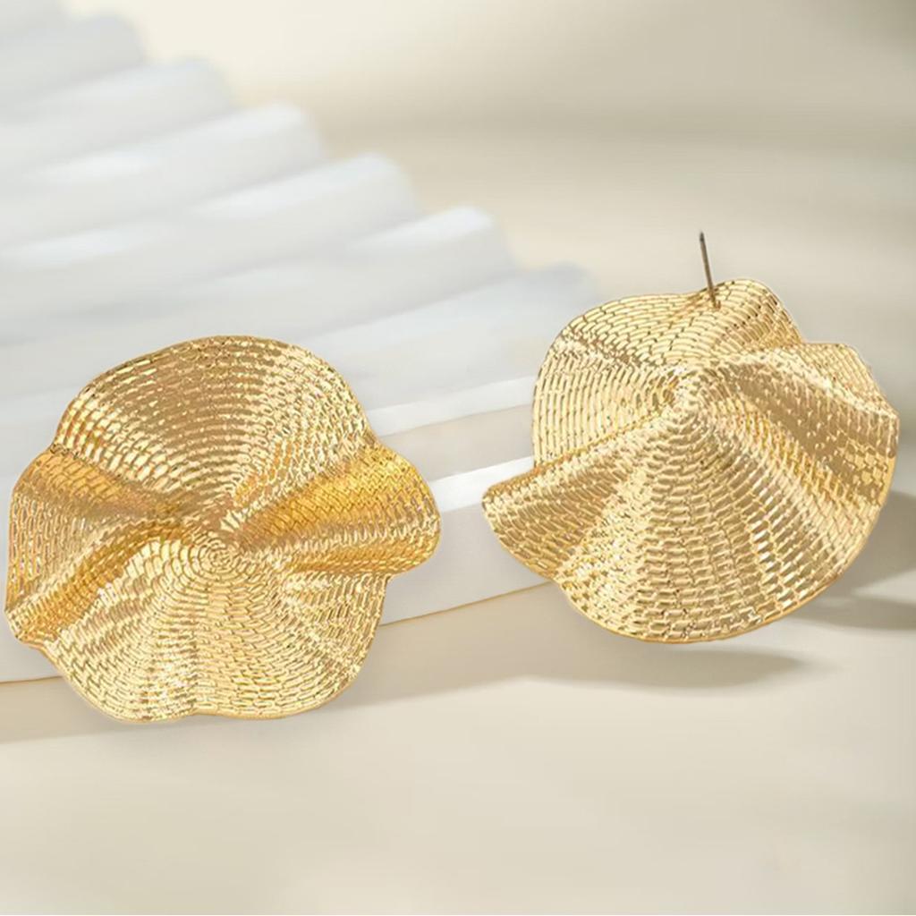 Pleated irregular geometric earrings, vintage stud earrings, high-end niche temperament earrings