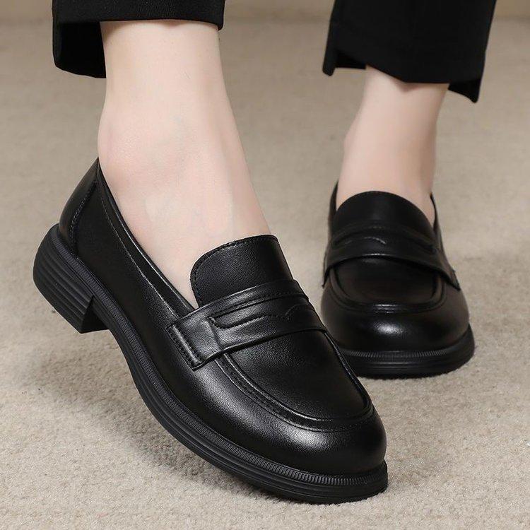 2025 Spring Women's Slip-On Soft Leather Loafers: Non-Slip, Flat, Comfortable for Mom and Elderly