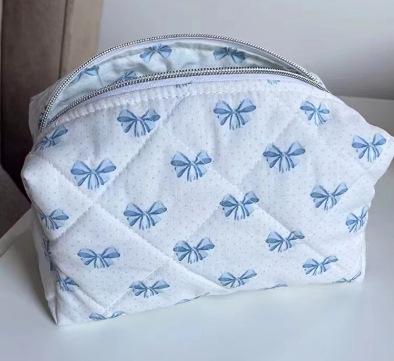 Floral Makeup Bag with Lace Trim  Large Capacity Quilted Cosmetic Toiletry Organizer Case Travel Portable Cosmetic Pouch