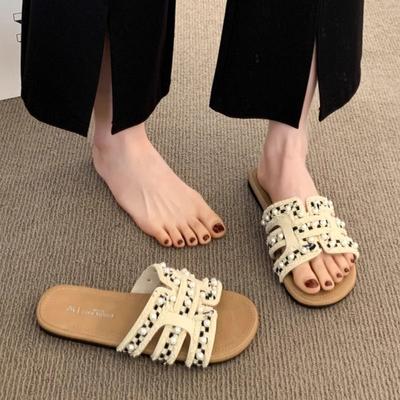 Fashion Versatile Soft Bottom Pearl Beach Sandals Korean Version Xiaoxiangfeng Flat Bottom Slippers Women's Wear 2025 Autumn and Summer New