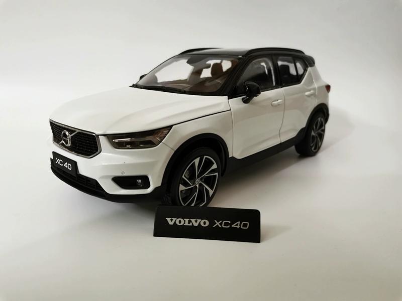 Official Volvo 1:18 Scale Alloy Car Models - XC60, XC90, S60L, Die-Cast with Factory Metallic Paint, Collector's Display Model