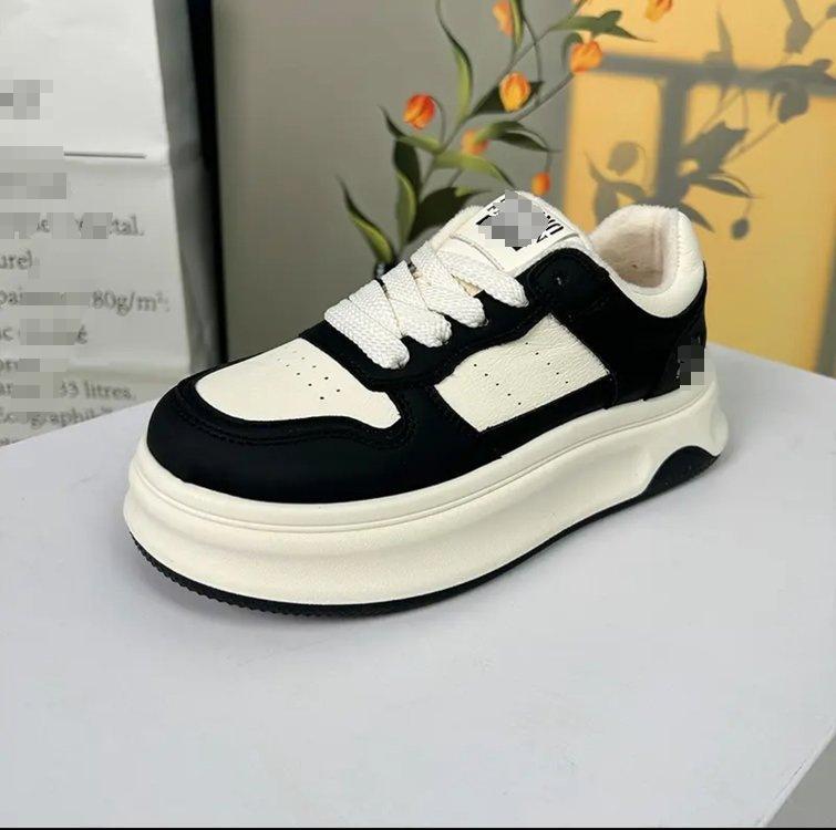 Vielseitige Samt-Plateau-Schuhe in Weiß für Damen Herbst und Winter 2025 neue Mode erhöhend lässig Ins Tide Sports-Board-Schuhe