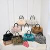 Europäische und amerikanische Kunstpelztaschen, Damen-High-Fashion-Plüschtaschen, Handtaschen aus Kunst-Waschbärfell, geräumige Tragetaschen