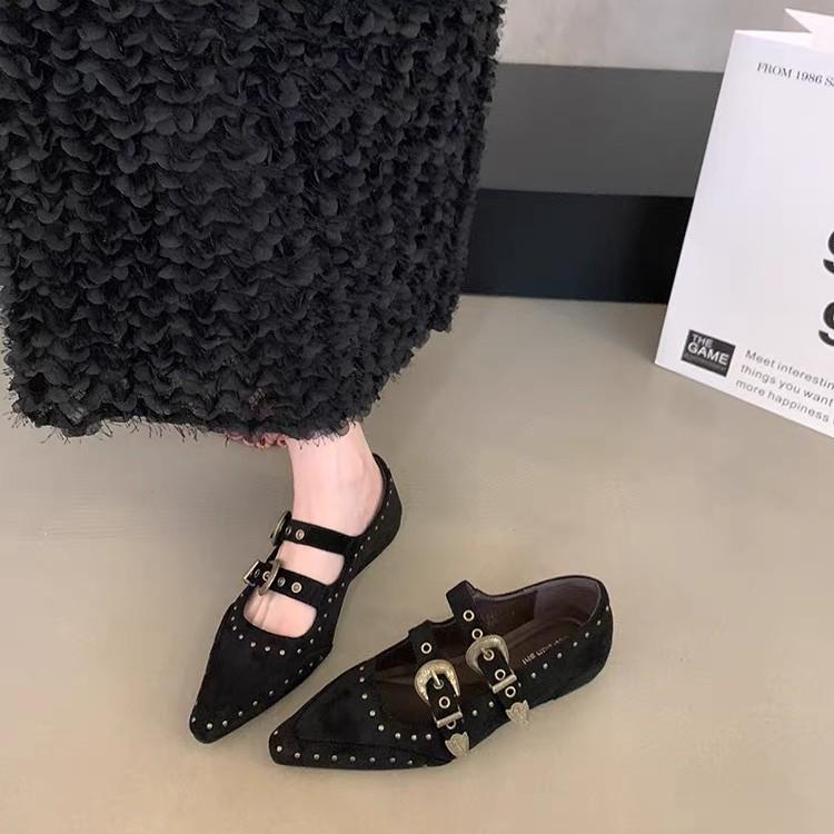 Französische Mode mit innerer Höhenerhöhung, Nieten, spitze Gürtelschnalle, Mary Jane Schuhe, Damen 2025 Herbst, neue Retro, vielseitige Einzelschuhe