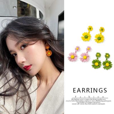 Ohrringe mit Gänseblümchen im koreanischen Stil - Winzig, feminin, S925 Silberstift, beliebte kleine frische Ohrringe
