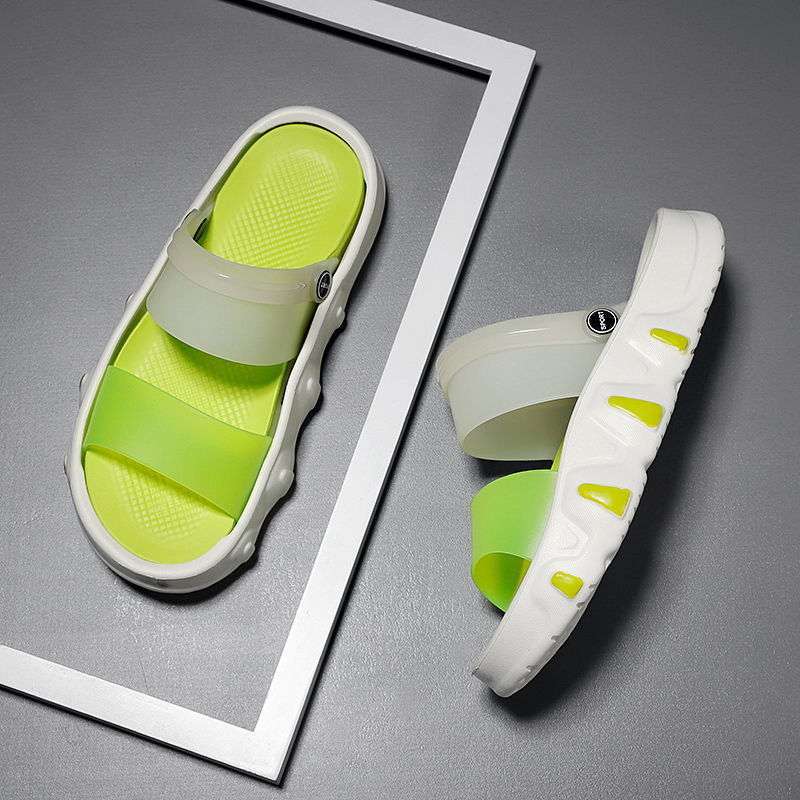 Sandals Men's Trend 2025 New One Man and One Woman Wearing Beach Shoes Non-slip Soft-soled Cool Slippers Thick-soled Slippers Summer