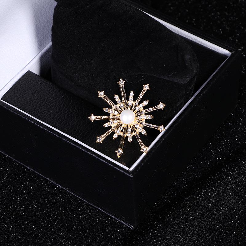 

Anti-light brooch Rhinestone custom flower snowflake diamond pearl brooch pin Swan leaf brooch