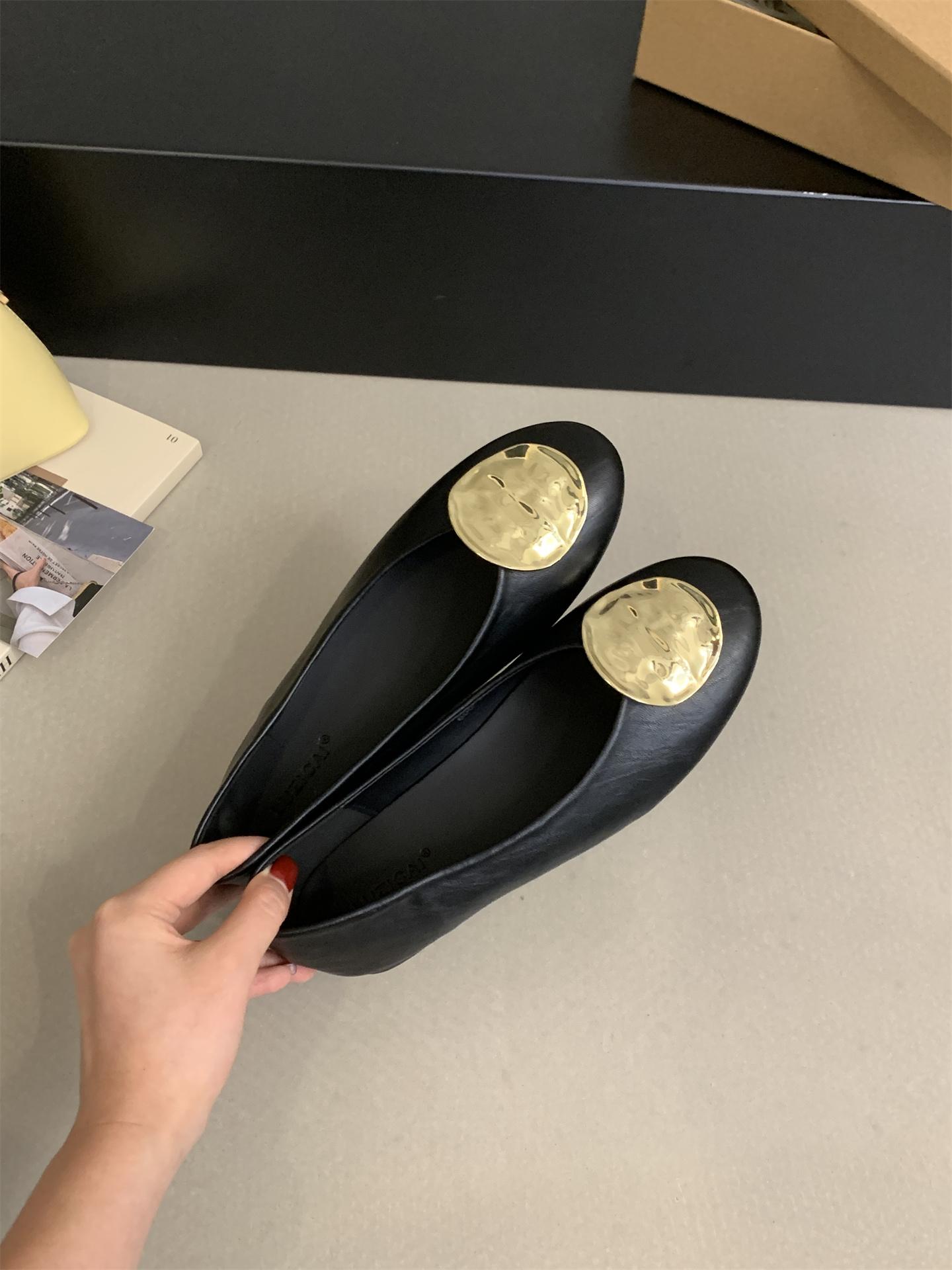 

Fashion Gold Metal Decoration Ballet Flats Dance Shoes Casual Female Soft Footwear lady Fashion Elastic Band Women Flats Slip On Shoes 39 чёрный