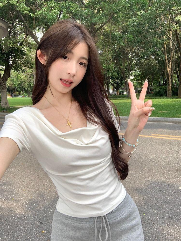 Spice girl black design swinging collar short-sleeved T-shirt for women, summer new waist pinched shoulder top trendy