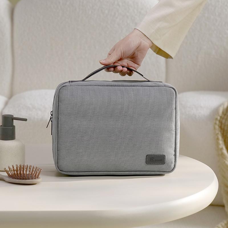 Multifunctional Hanging Makeup Bag For Travel Organizing Cosmetics