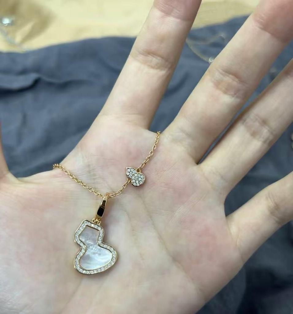 18k Rose Gold Black Agate Small Gourd Necklace for Women - Versatile, Fashionable Clavicle Chain