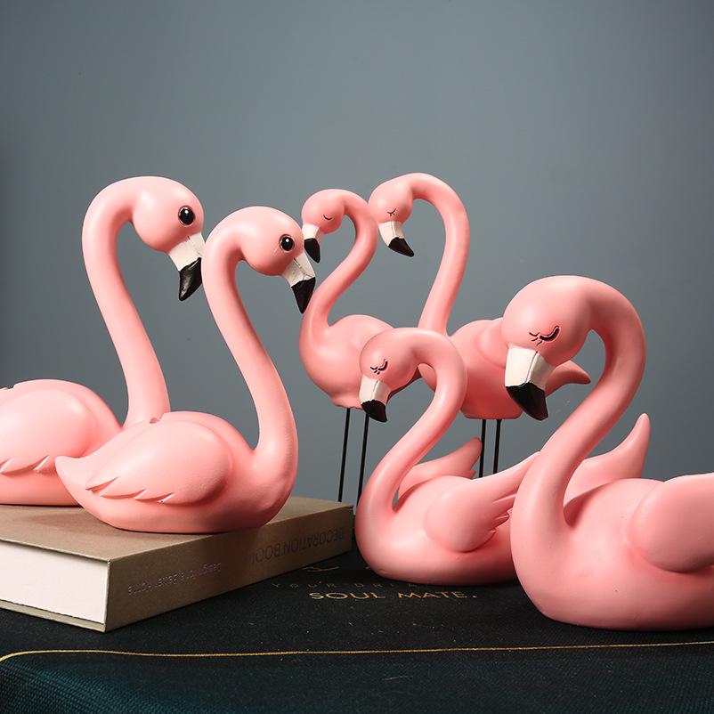 Nordic Pink Flamingo Heart Resin Ornament for Living Room or Bedroom Decor