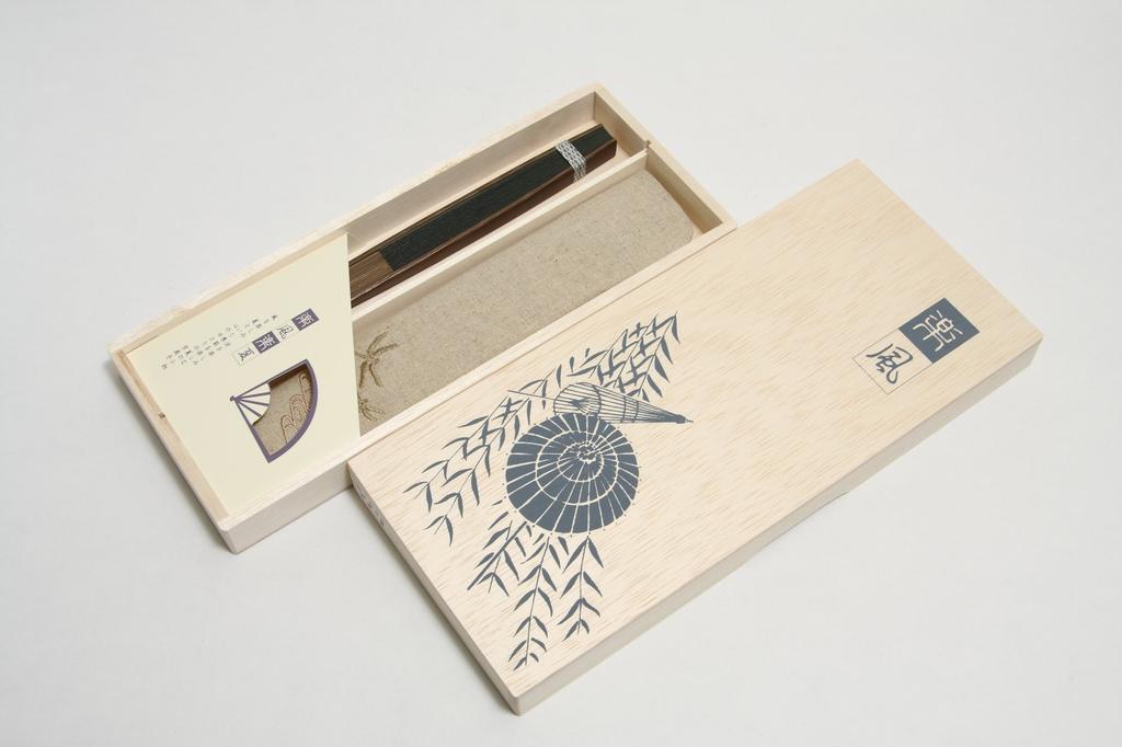 [Hasegawa] Kyoto-style fan, handcrafted by Kyoto artisans, with fan case and wooden presentation box (green)