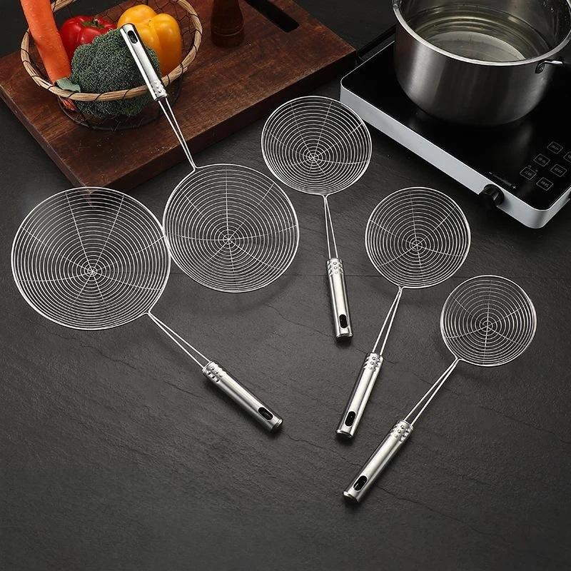 Stainless Steel Skimmer Spoon Non-Slip Long Handle Food Grade Filter Sieve Suitable for Kitchen Deep Frying Food Straining