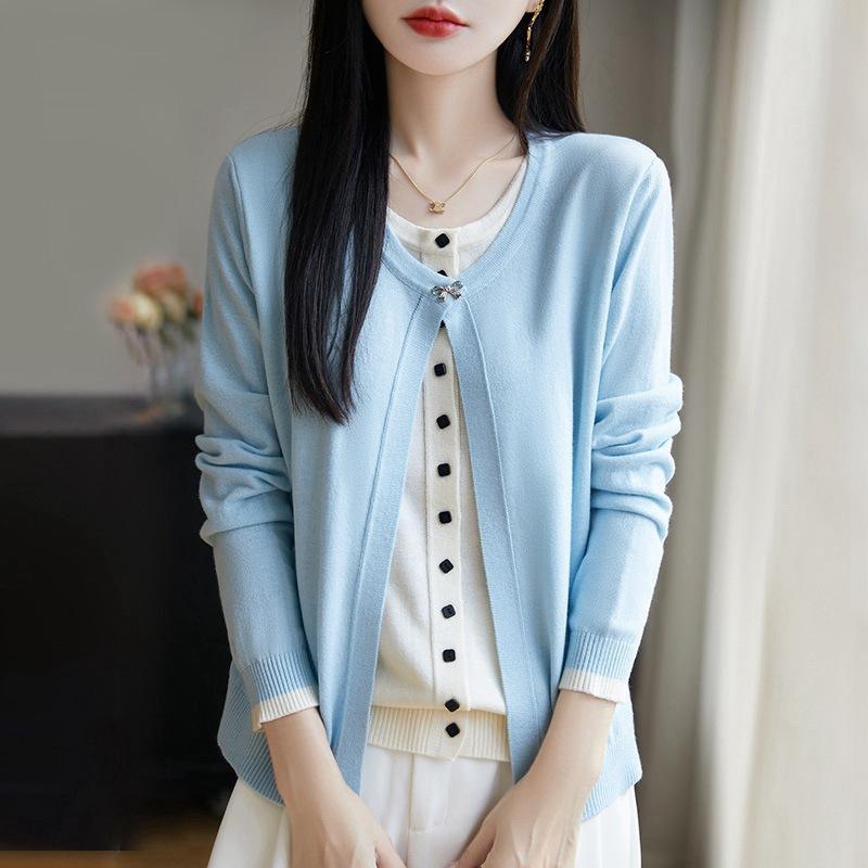 Early Spring New Fashion Round-neck Women's Fake Two Contrasting Color Cardigans, Light and Breathable, Youthful and Slimming Outerwear