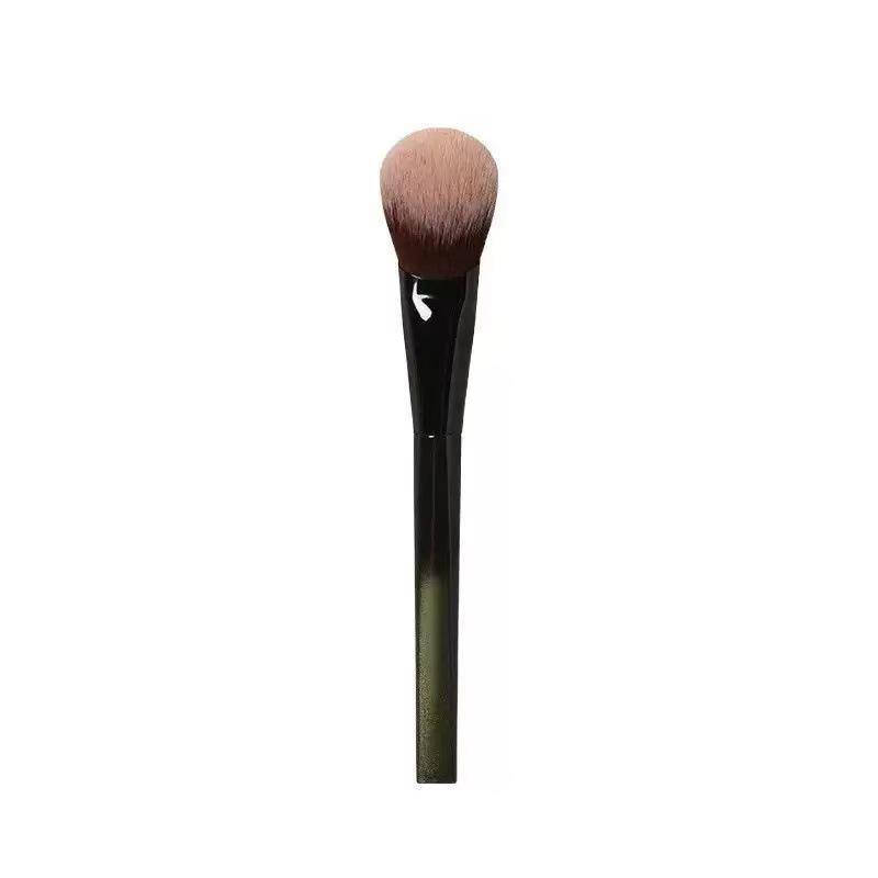 Portable Sloped Blush Brush for Natural Makeup
