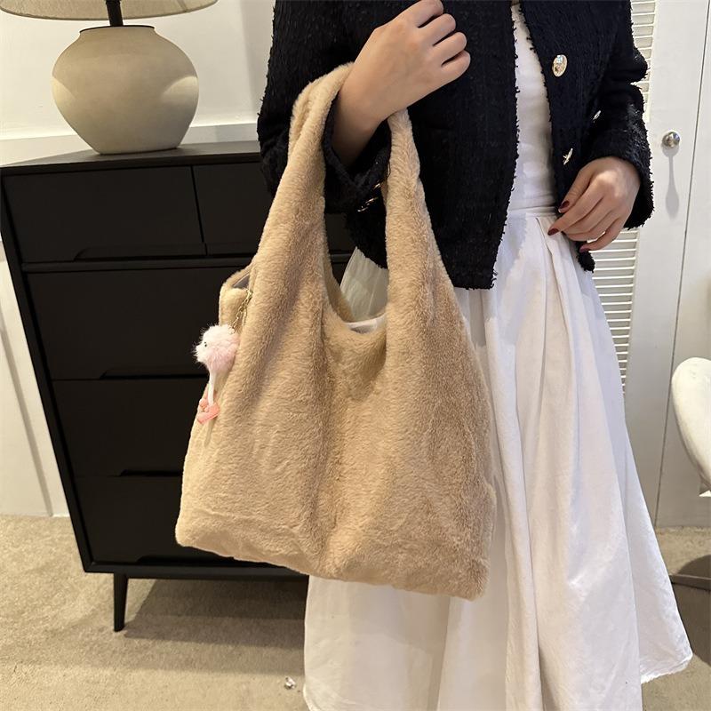 Populární velkokapacitní taška tote pro dojíždění podzimní nová plyšová studentská taška přes rameno dámská taška