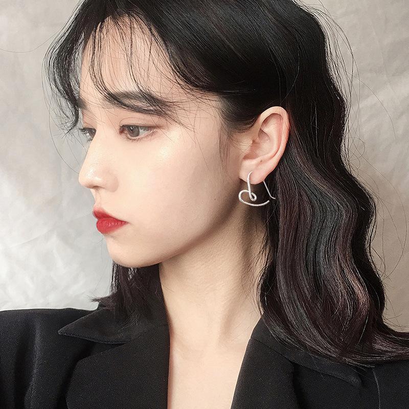 Simple Heart-shaped Exaggerated Large Earrings Personalized Hollow Twist Love Heart Design Sense Ear Hook Female Ear Jewelry