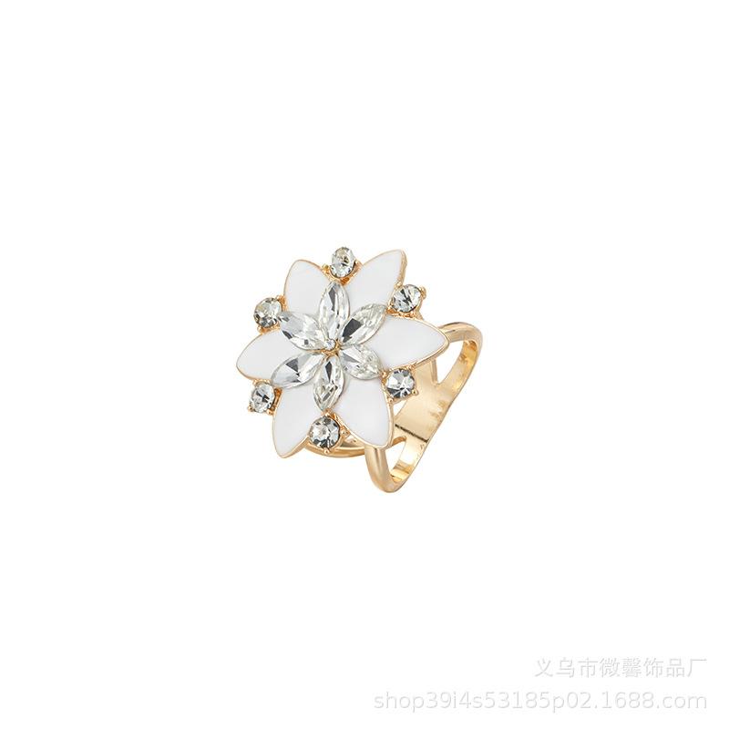 Retro fashion temperament Diamond flower silk scarf buckle Simple black fresh white jewelry