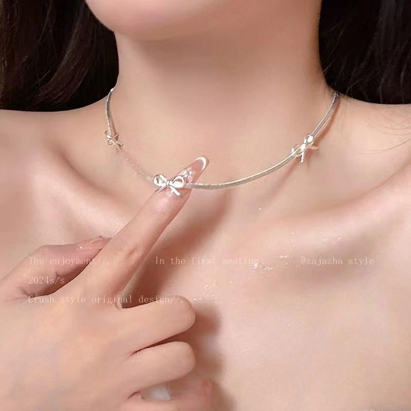 Pearl Bow Necklace: Exquisite Women's Fashion Clavicle Chain, Elegant Light Luxury Design
