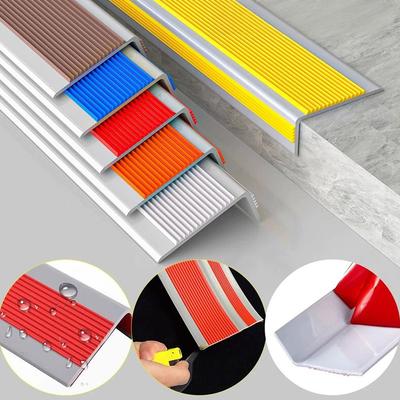 Yeni Kendinden Yapışkanlı Merdiven Kaymaz Bant Su Geçirmez PVC Kaymaz Koruyucu Şeritler L Şekilli Merdiven Kenar Şeritleri İç ve Dış Mekan