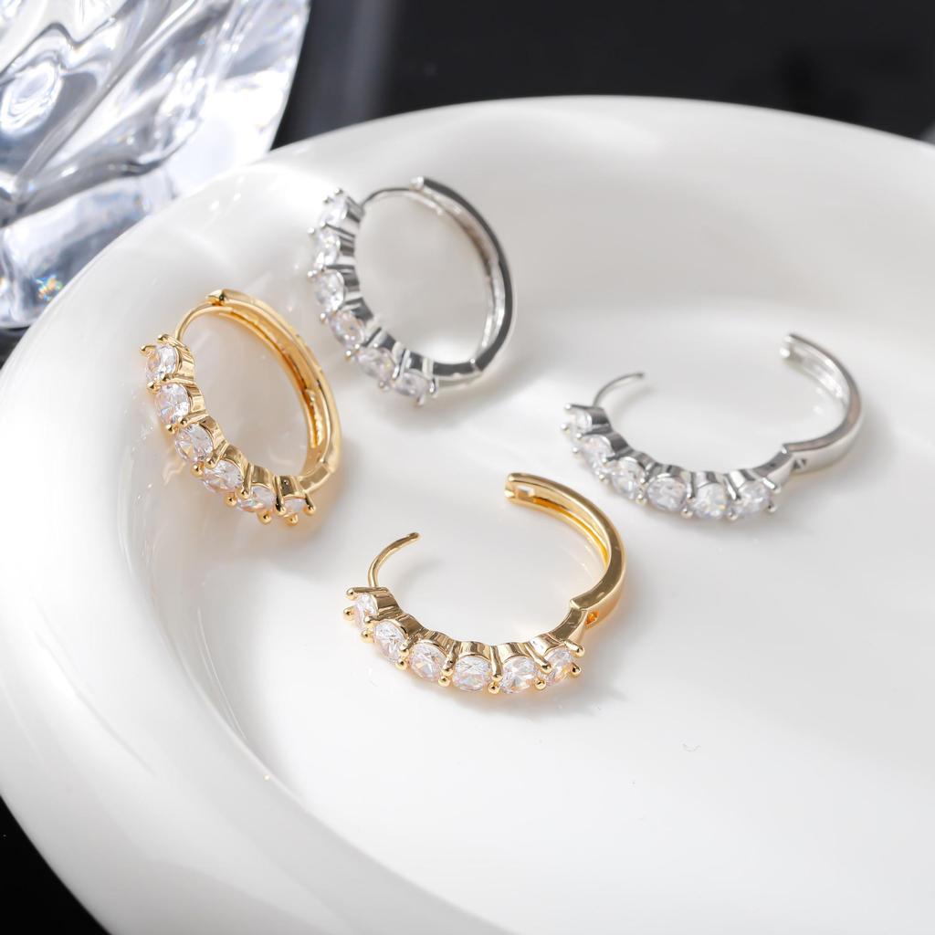 Elegant Geometric Zircon Earrings: Imitation Moissanite with Diamond Hole Design