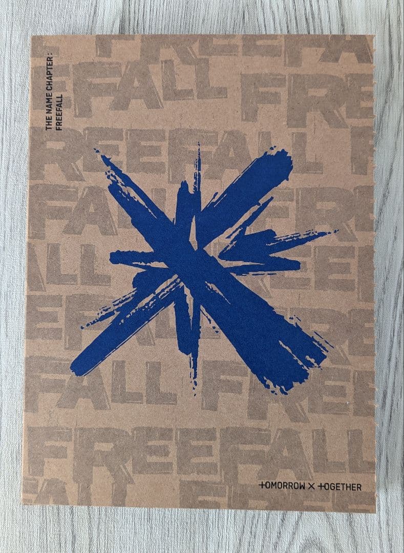 

[USED] TOMORROW X TOGETHER FREE FALL (opened)