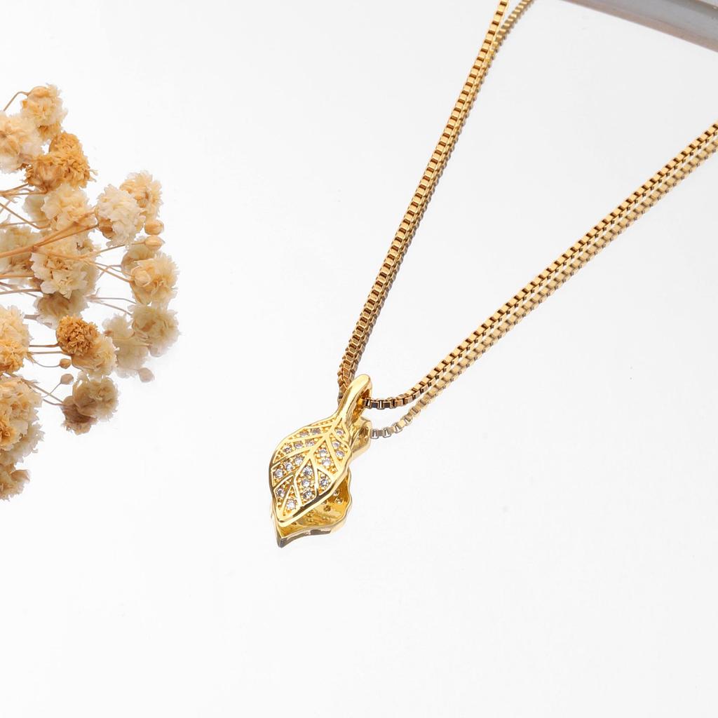 Non-Fading Titanium Steel Women's Necklace: Versatile and Elegant Internet Celebrity Chain with Simple Copper Pendant