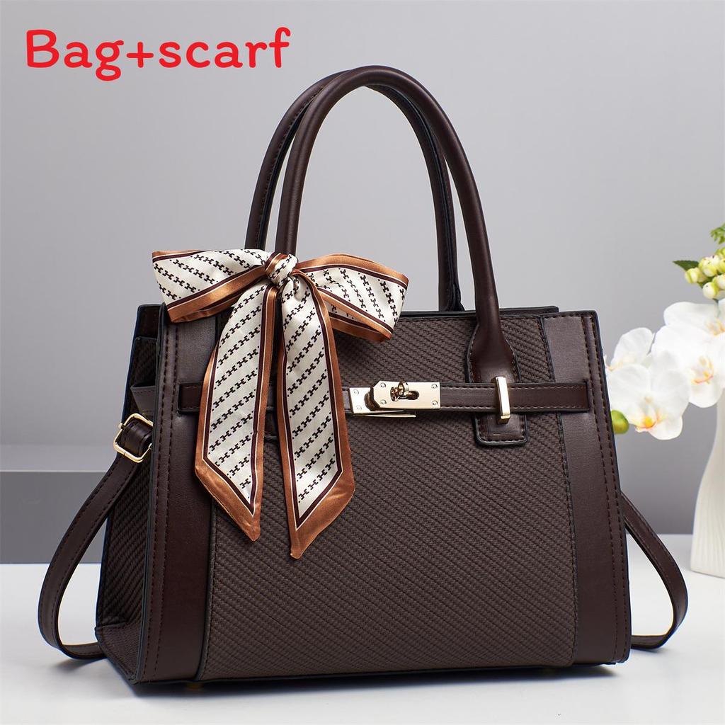 

Pu Water Bucket Shoulder Bag For Women With Lock Closure And Inner Zipper Pocket чорний