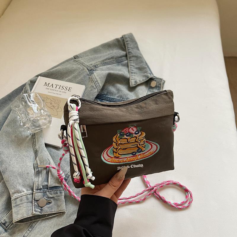 

Niche shopping bag Embroidery flower portable small satchel bag Lightweight shopping messenger bag Mobile phone bag Women s fashion shoulder bag серый