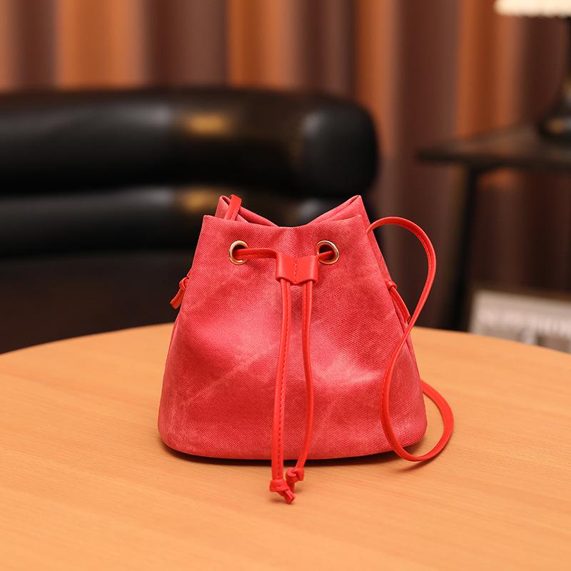 Niche Minimalist Drawstring Bucket Shoulder Bag 2025 – Versatile Fashion Trend Bag