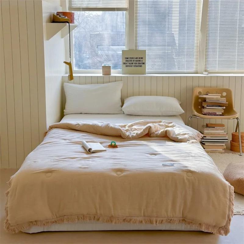 

Хлопковая марля класса А, спящий голым, весенне-осеннее одеяло с жатой бахромой по краю, цвет мерад, наполнитель из соевого волокна 120x150cm 0.9kg