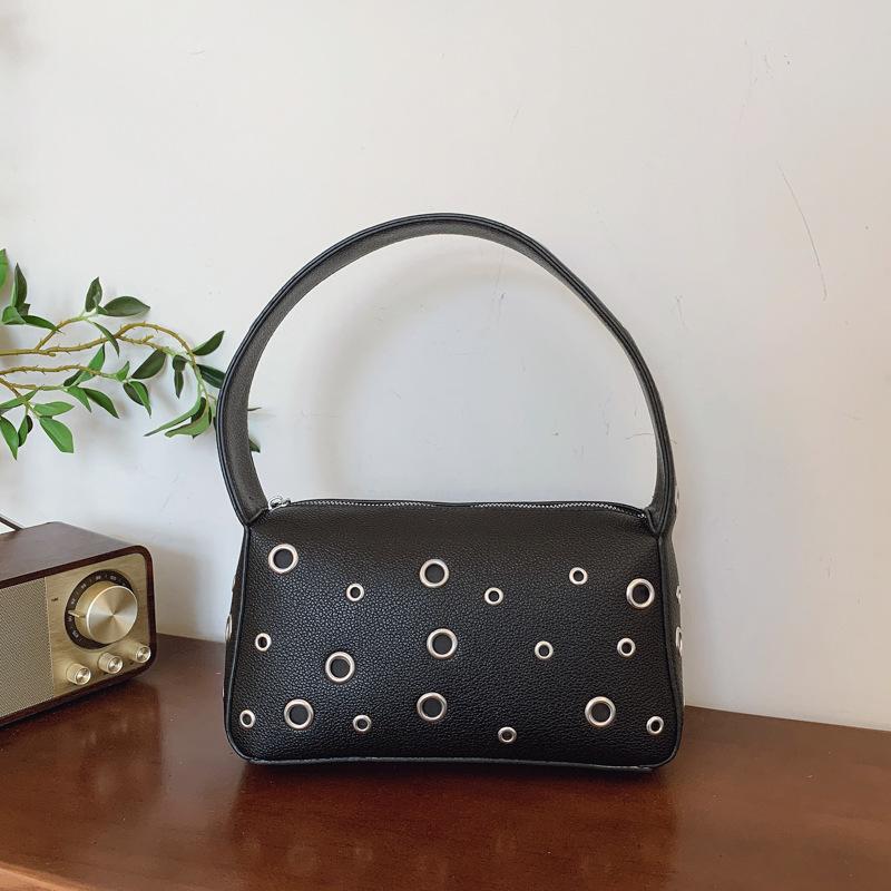 

Fashion versatile new hollow small square bag 2025 texture niche shoulder bag large capacity light luxury casual handbag чорний