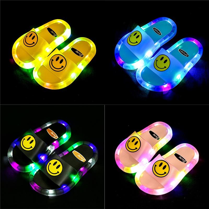 Świecące Kapcie LED Smiley Dla Dzieci Miękkie i Antypoślizgowe Galaretkowe Sandały Letnie