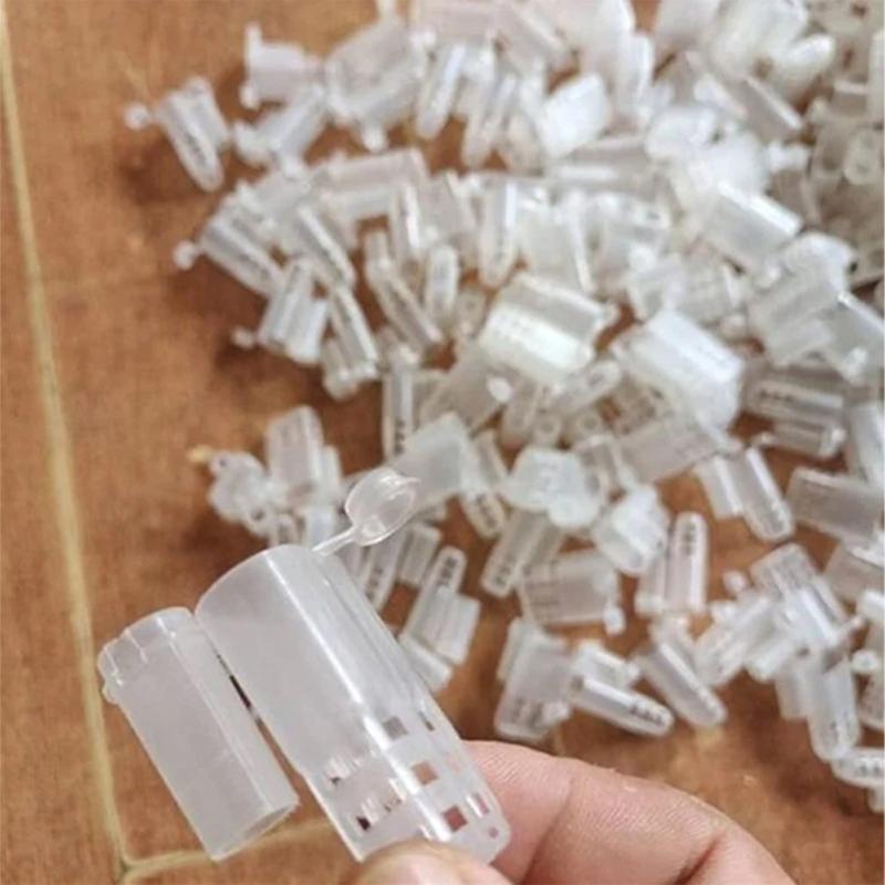 20Pcs Bees Queen Cages Protective Cover Replacement Beekeeping Catcher Plastic Bees Isolator Clip for Indoor Home Outdoor