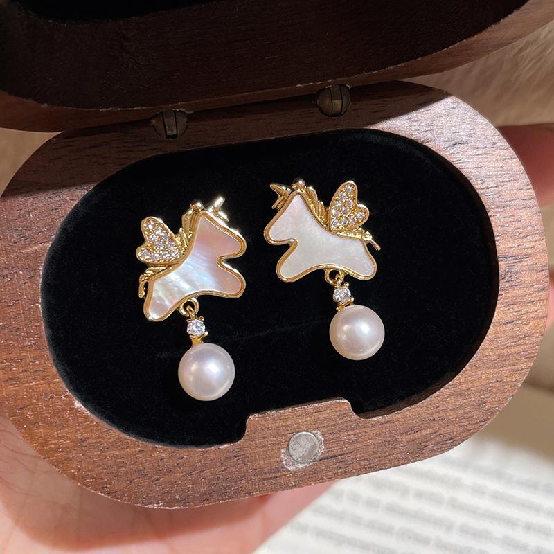 18k Gold Plated Zircon & Pearl Horse Earrings: Elegant, Versatile Studs