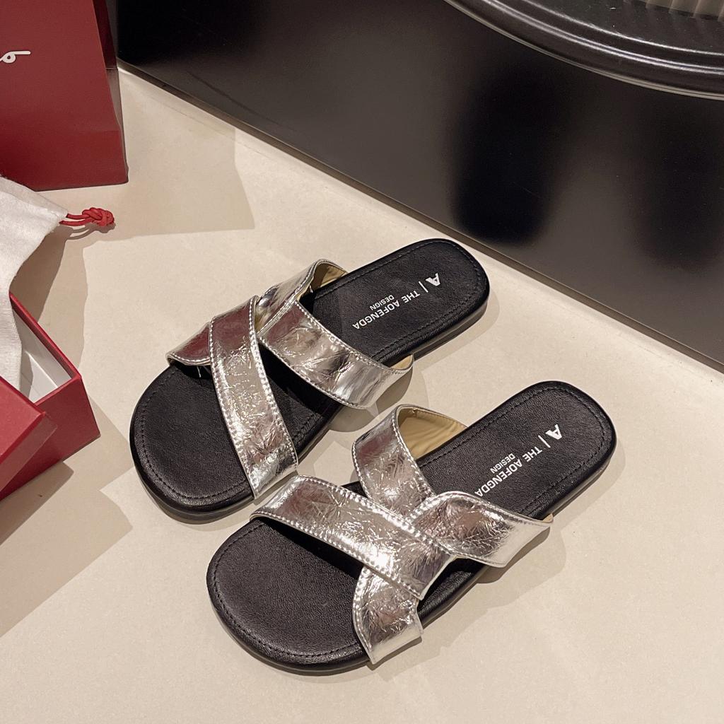 Cross-strapped slippers women's summer wear new retro style casual flat-bottomed beach non-slip sandals