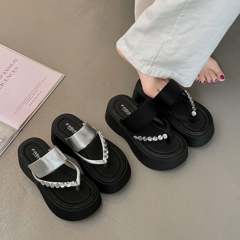 Strass Drag Fee Wind Strand Hausschuhe Damen Oberbekleidung 2025 Sommer neue dicksohlige Flip-Flops schöne coole Hausschuhe