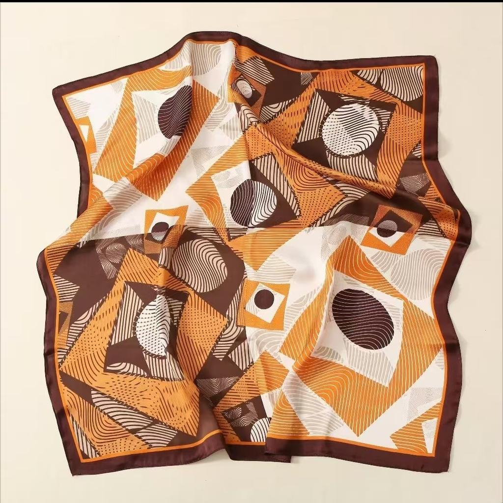 Eleganti Foulard di Seta da Donna Con Centinaia di Camicie, Assistenti di Volo, Decorazione Professionale, Protezione del Collo, Foulard, 70 Foulard Quadrati Piccoli.