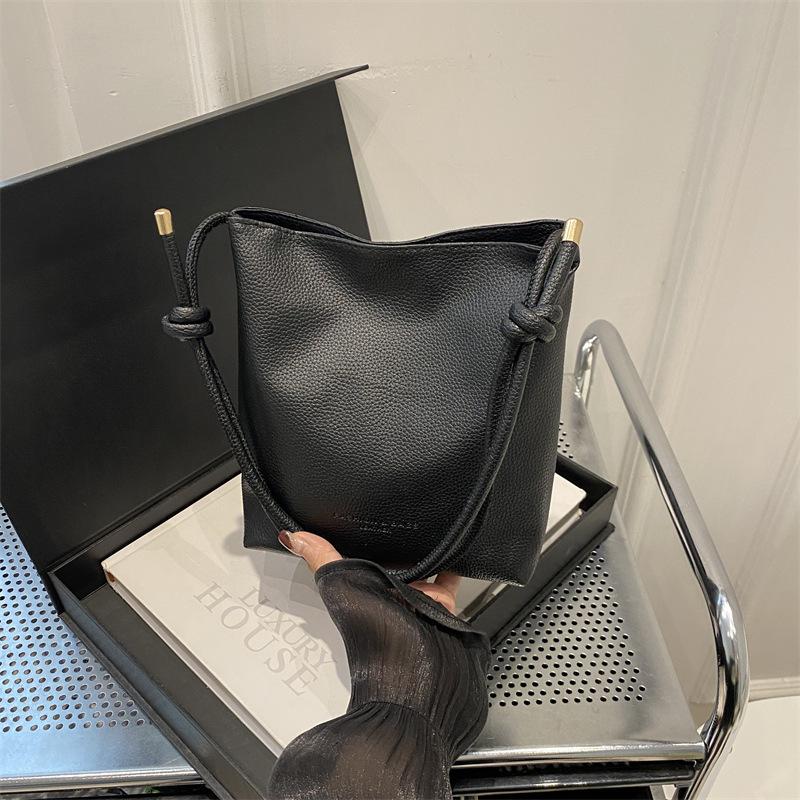 Small bag women's 2025 new lychee pattern underarm bucket bag niche design versatile commuter bag shoulder messenger bag