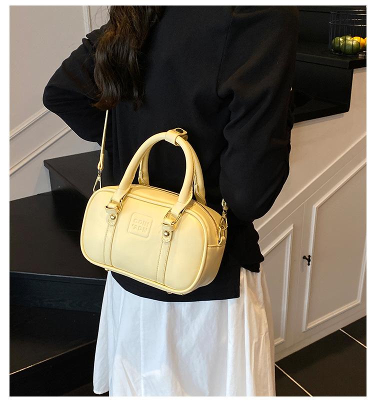 Korean version niche design fashionable versatile portable pillow bag women's 2025 summer new high-end Boston bag