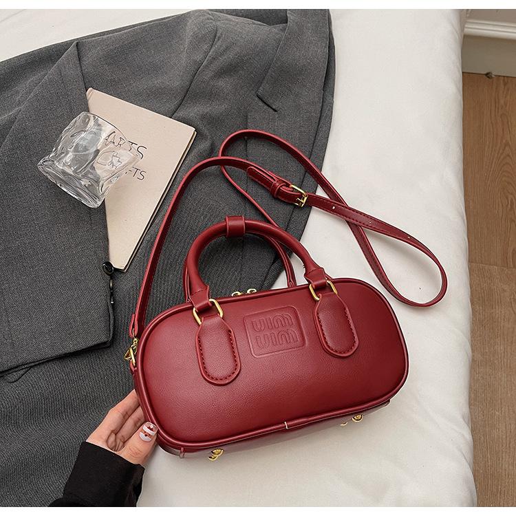 

2025 новая мода универсальная портативная сумка для боулинга нишевый дизайн для выхода в свет поездок на работу плечевая сумка мессенджер