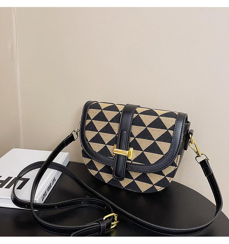 

Trendy 2023 Spring Summer Pu Saddle Bag With Plaid Pattern Retro European American Style чорний
