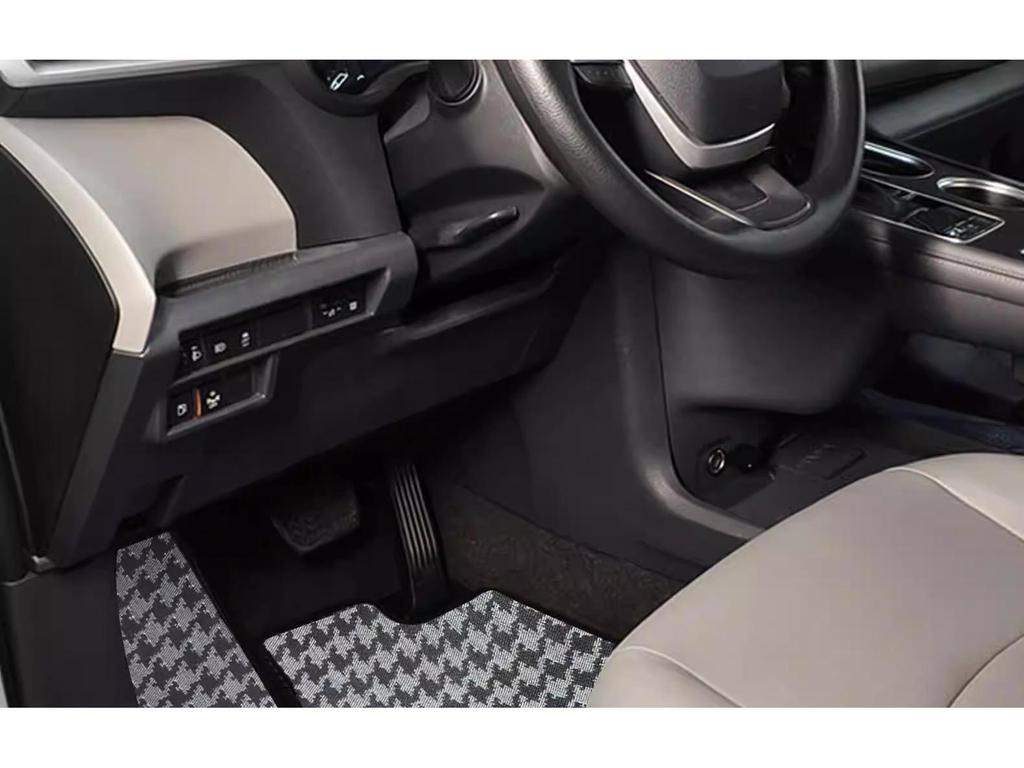 Siene Grevia Anti-Slip Carbon Fiber Car Mats - Wear & Dirt Resistant