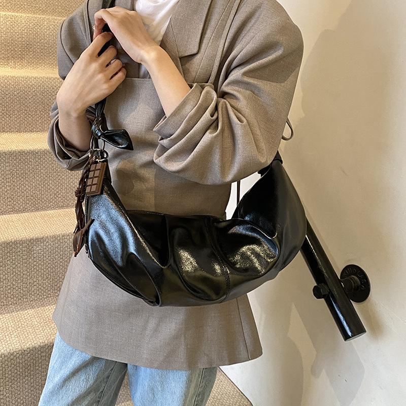 Premium Texture Bag Women'S Large-Capacity Design Pleated Messenger Bag Commuter Dumpling Bag