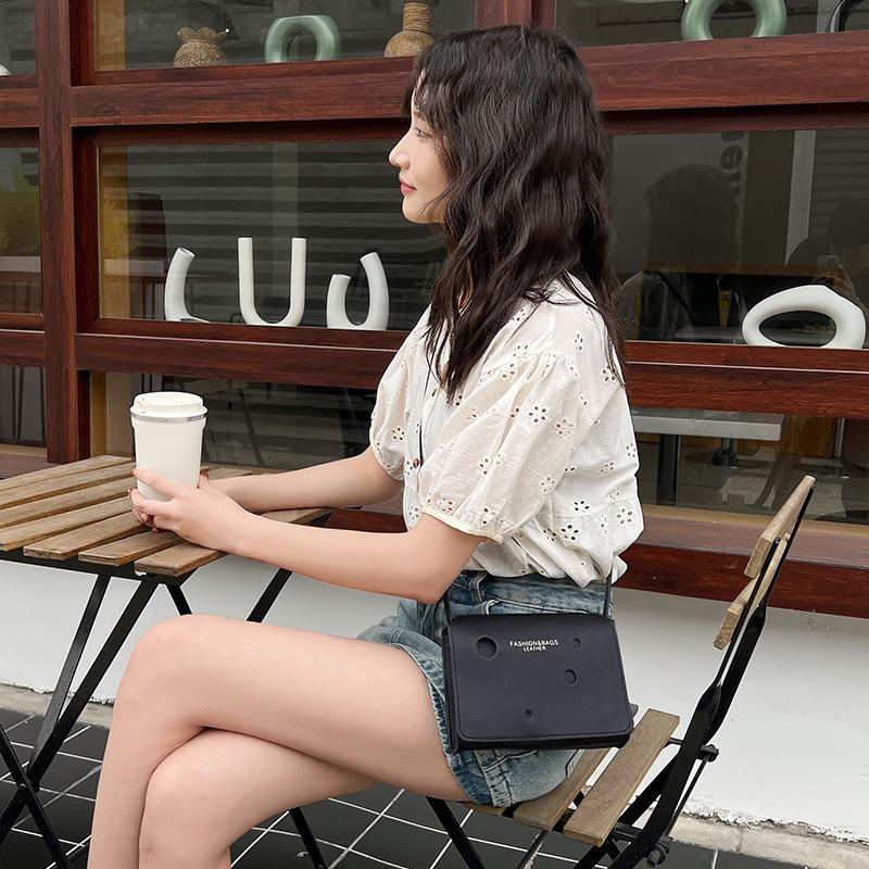 Trendy fashion small square bag, new shoulder bag, personalized fashion messenger bag, women's bag, one piece.